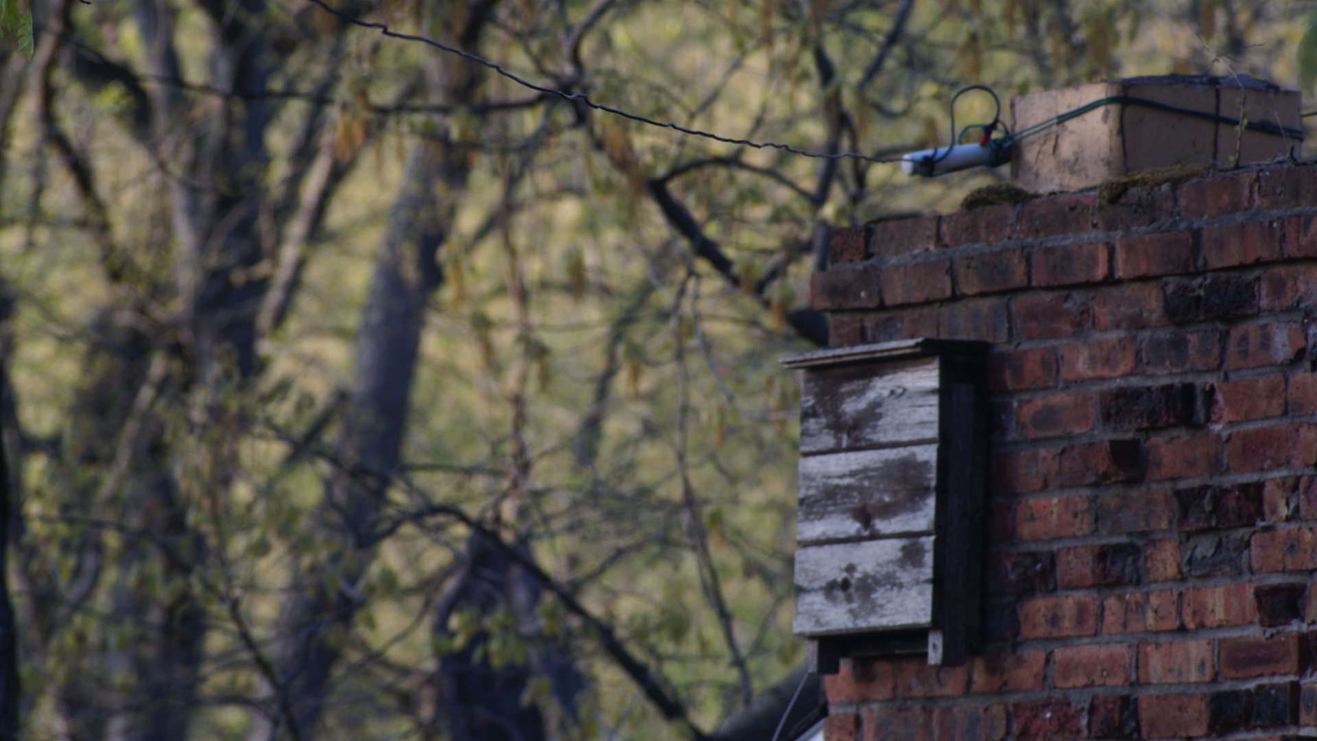 Antenna terminates back at the chimney